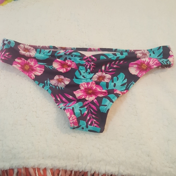 Sand & Shore Other - 🎈NWOT Shade & Shore Bikini Bottom